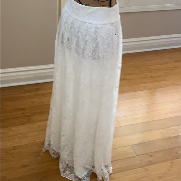 Alice + Olivia Lace Skirt - Picture 2 of 6